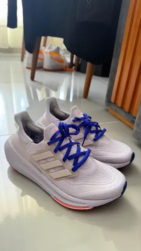 Tênis Adidas Ultraboost Light Feminino - Lilás/Azul
