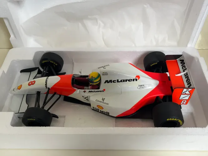 Ayrton Senna F1 Minichamps 1:18 McLaren Ford MP 4-8 1993