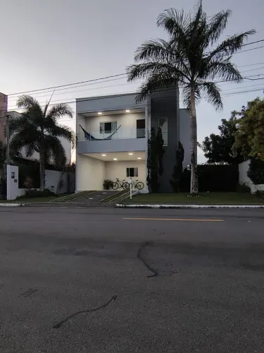 CASA MODERNA NO GREEN CLUB III CONFORTO, ESTILO E ESPAÇO POR R$ 800.000