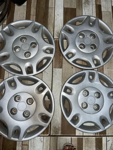 calotas automotivas aro 13 da marca Grid, modelo compatível com o Fiat Palio Fire 2004.