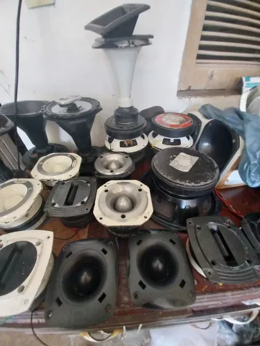 Vendo várias peças de som alto motivo vários preço