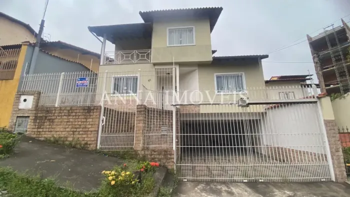 Casa para aluguel com 97 metros quadrados com 5 quartos em Jardim Amália - Volta Redonda -