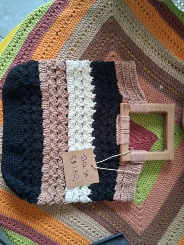 BOLSA EM CROCHÊ E MADEIRA 