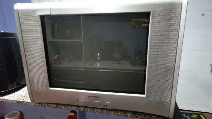TV de 21" Sony Trinitron KV-21FS140 com tela CRT SDTV