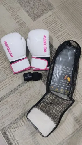 LUVA PRETORIAN FIRST FX2 BOXE/ KICKBOXING / MUAY THAI COR BRANCO/ROSA TAMANHO 14 OZ