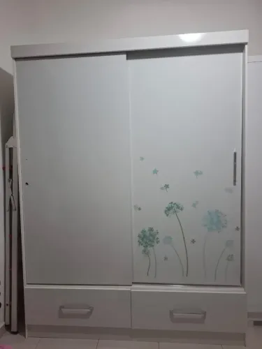 Guarda roupa branco