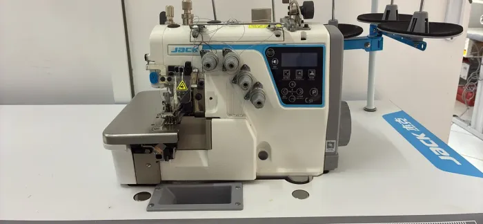 Máquina de costura Jack C5T eletrônica 