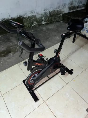 BICICLETA ERGOMÉTRICA SPINNING COM MONITOR