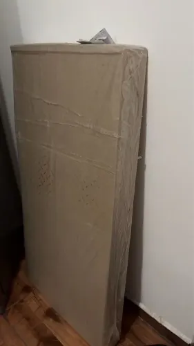 Armário novo esta na caixa lacrado