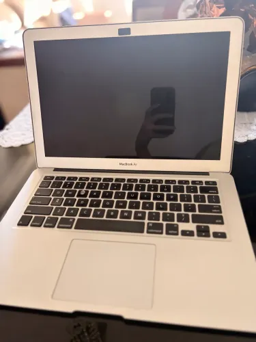MACBOOK funcionando perfeitamente - ótimo para estudos e escritório 