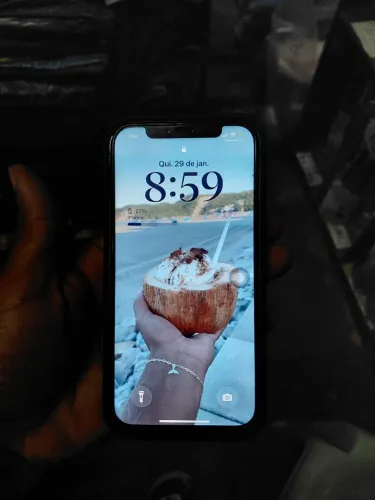 iPhone 12 a tela já foi trocada mas tá todo ok 