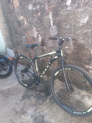 Bicicleta ARO 29 - semi nova !!