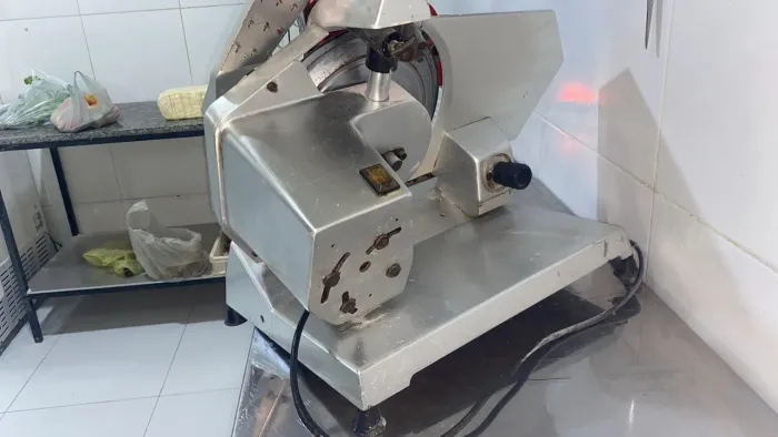 Máquina de fatiar frios