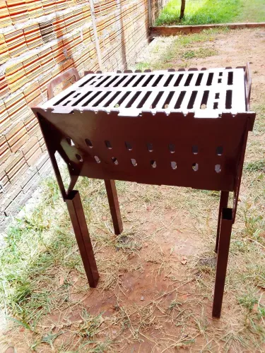 Vende churrasqueira desmontável