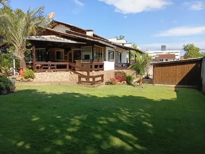 Casa em Piçarras - 300m da Praia - Aluguel FDS/Temporada/Mensal