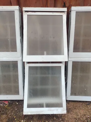 Vitro janela para Sala mede 1,40 x 0,60 m