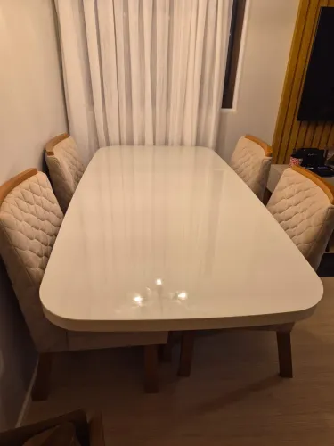 Mesa de jantar em laka 4 cadeiras