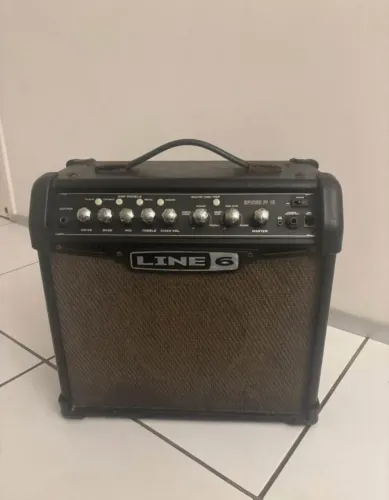 Amplificador Line 6 Spider IV<br>15 watts <br>110V<br>Funcionando perfeitamente