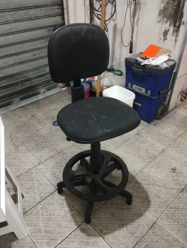 Banco giratório ajustável