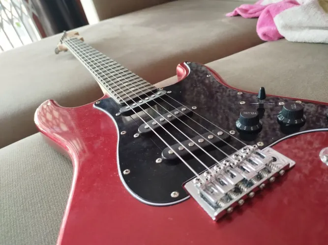 Guitarra Konig e Cuvave em perfeito estado, usados poucas vezes