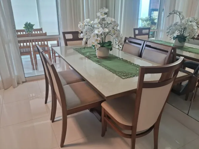 Mesa de Jantar com 6 cadeiras