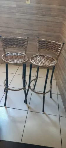 Cadeira alta para mesa americana.