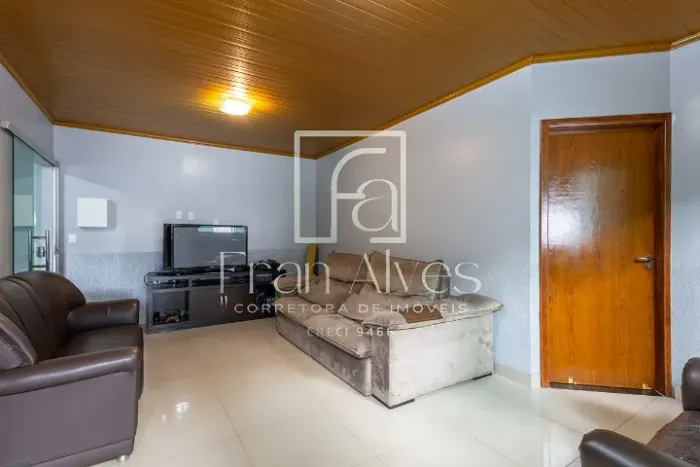 Casa 4 quartos com 2 suítes, churrasqueira e fogão a lenha na QSC 19 lote 525 m².