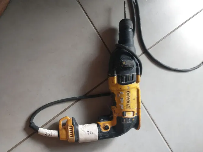 Martelete e parafusadeira DeWalt bivolt