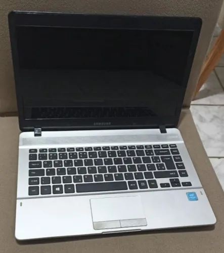 Notebook Samsung np370e4k com processador Celeron 3205U@1.50ghz, HD500GB, 4GB de memória,