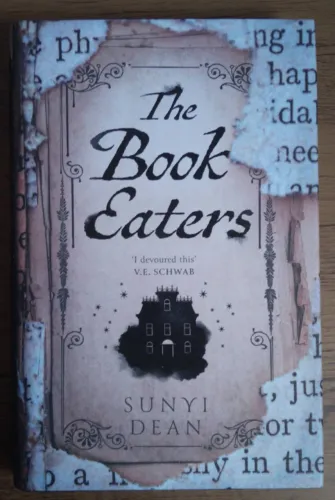 Livro The Book Eaters de Sunyi Dean (inglês, edição UK)