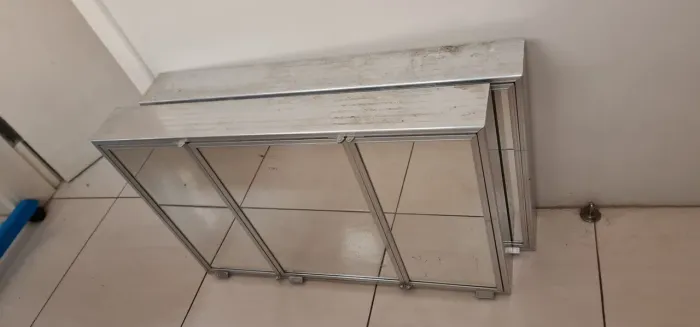 2 armários de banheiro