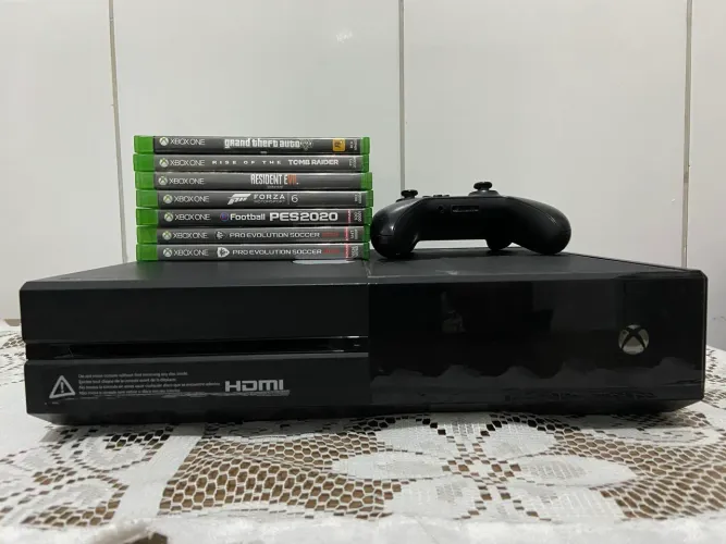 Xbox One com cabos HDMI e tomada - 5 jogos variados - CONTROLE COM DEFEITO