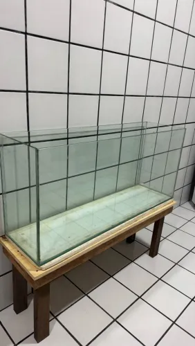 AQUÁRIO 130 LITROS COM SUPORTE