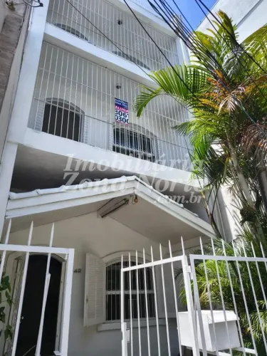 Prédio comercial c/ 4 pavimentos, na melhor localização da Cidade Baixa, c/ estacionamento