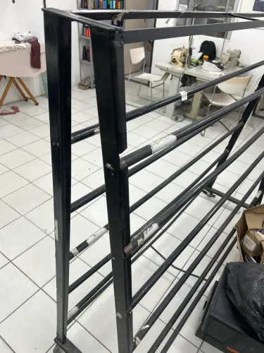 Arara de ferro para tecidos