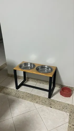 Bebedouro alto para cães de médio/ grande porte
