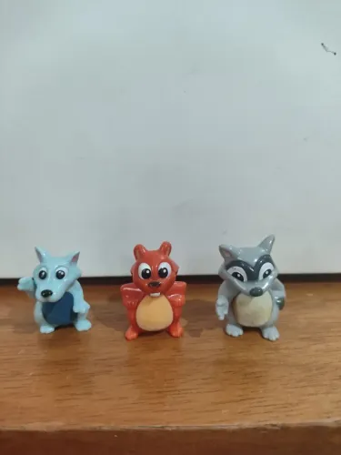 Kit três miniaturas colecionador Kinder ovo lobo castor e guaxinim baby Animals nature