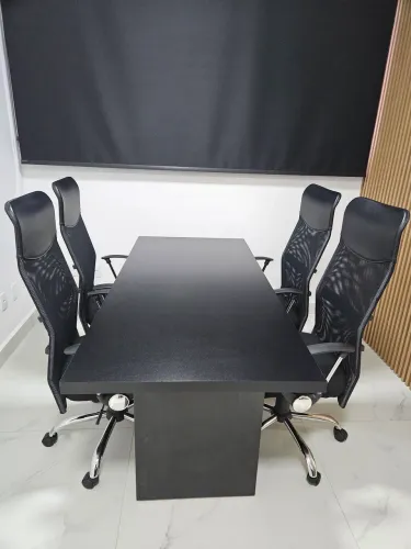 Mesa de Reunião Executiva com 4 Cadeiras - Excelente Estado