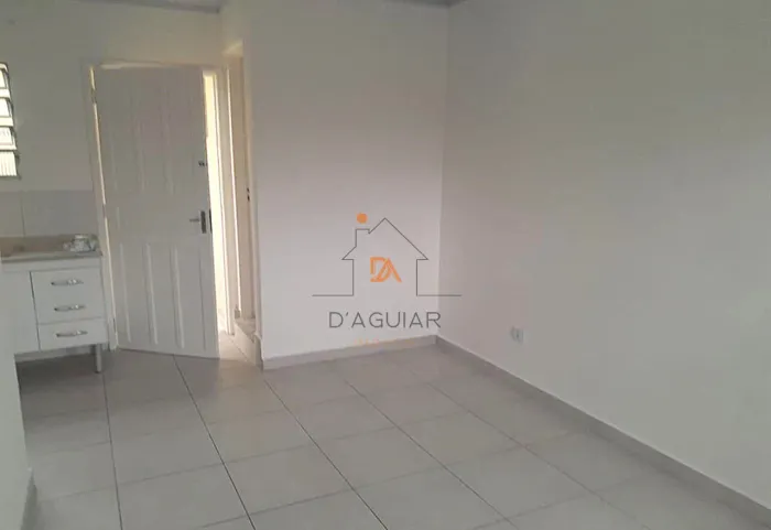 Casa residencial para alugar na Vila Mazzei com 1 dormitório e 35 m² de área útil.