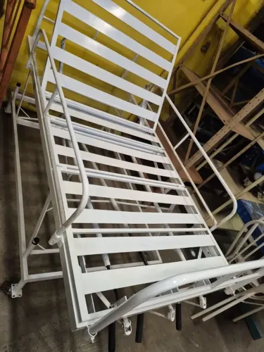 Cama Hospitalar  3 Manivelas    ótimo estado     R$ 2.500,00