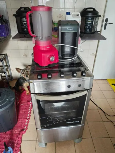 Fogão, liquidificador, churrasqueira eletrica, filtro, panelas, sanduichera (usados)