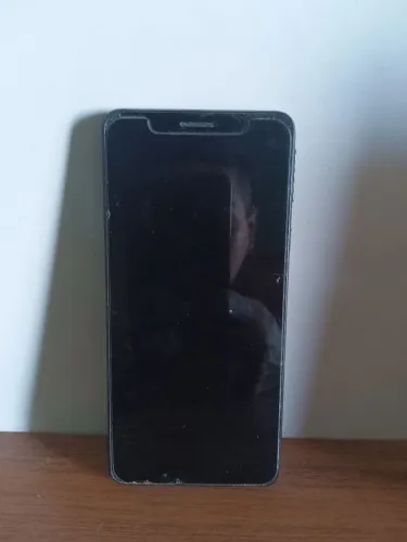 Celular Samsung display quebrado, para retirada de peças 