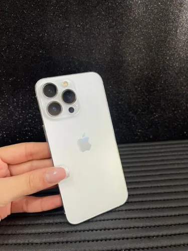 IPHONE 13 PRO 128GB BRANCO PEQUENO MANCHA NA TELA.