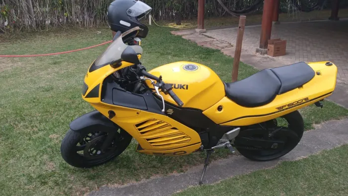 Moto Suzuki