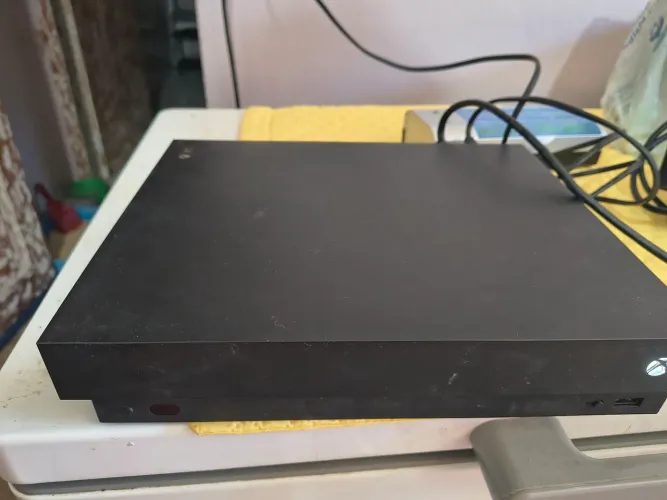 Xbox one x 1tb