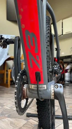 Vendo bike OGGI 7.3 cubos rolamento koozer  e pneus tubeless 