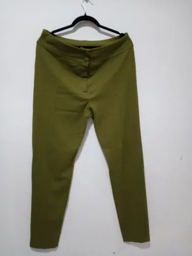 Calça ? feminina número 44/46. Linda!!!!