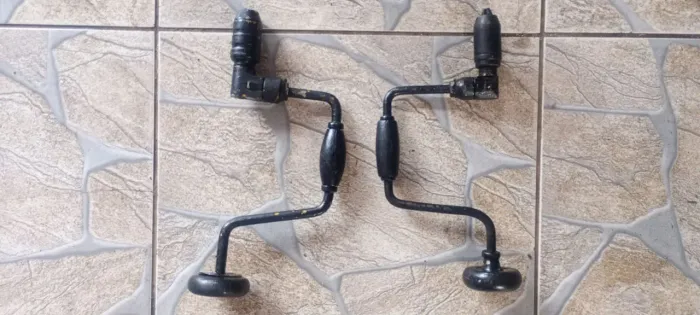  Furadeira manual 