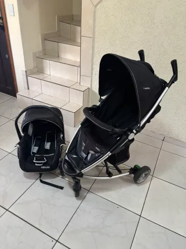 Carrinho de bebê com bebê conforto kiddo casulo