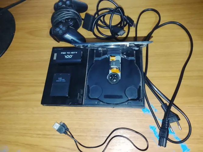 PS2 SEMI-NOVO COM MEMORY CARD 16GB